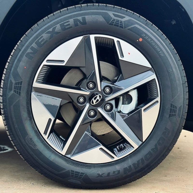 Khoang động cơ xe Hyundai Tucson với các tùy chọn động cơ