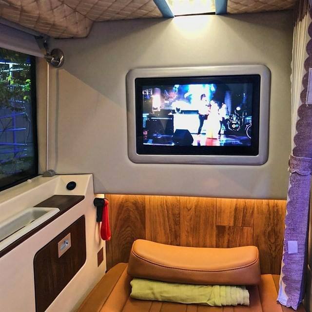 Khoang hành lý và khu vực tiện ích trên xe Cúc Tư