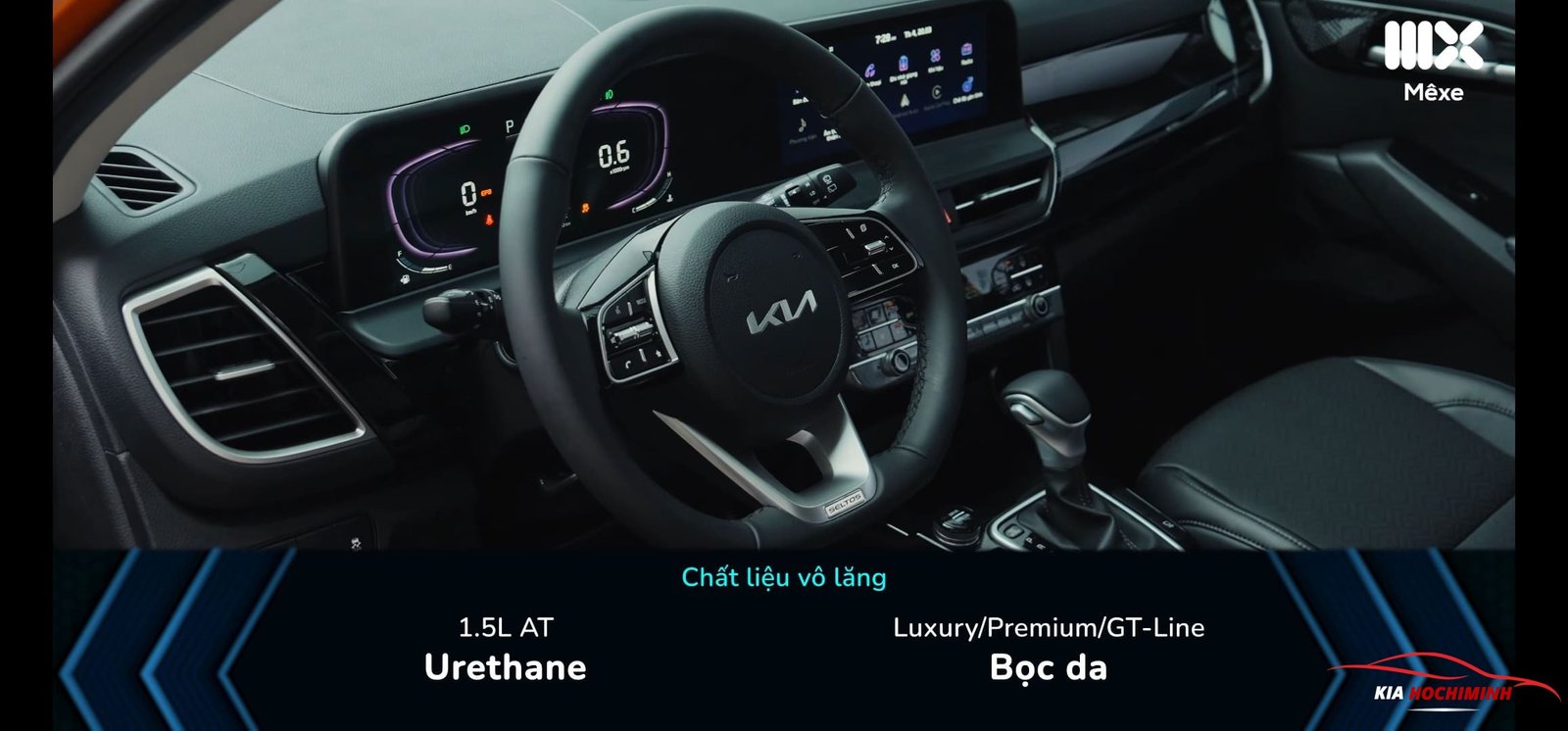 Khoang lái của xe Kia 5 chỗ với vô lăng bọc da và màn hình giải trí lớn