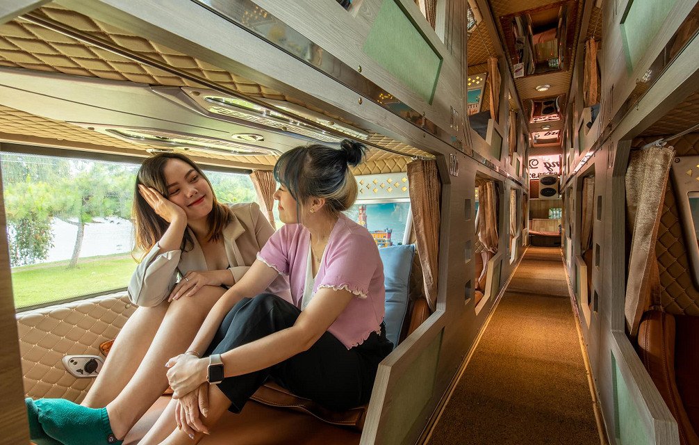 Khoang nội thất xe giường đôi được trang bị tốt