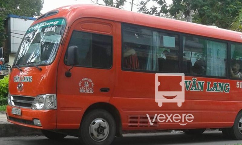 Khoang nội thất xe khách 16 chỗ cao cấp với ghế ngồi êm ái