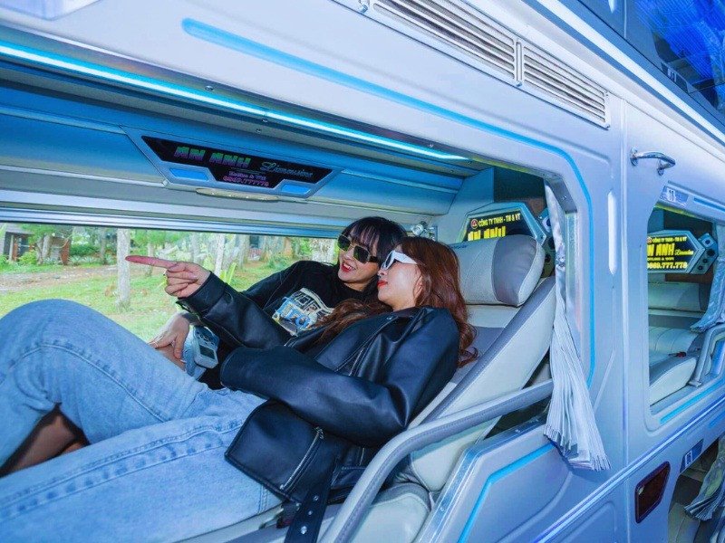 Khoang nội thất xe Limousine phòng đôi An Anh