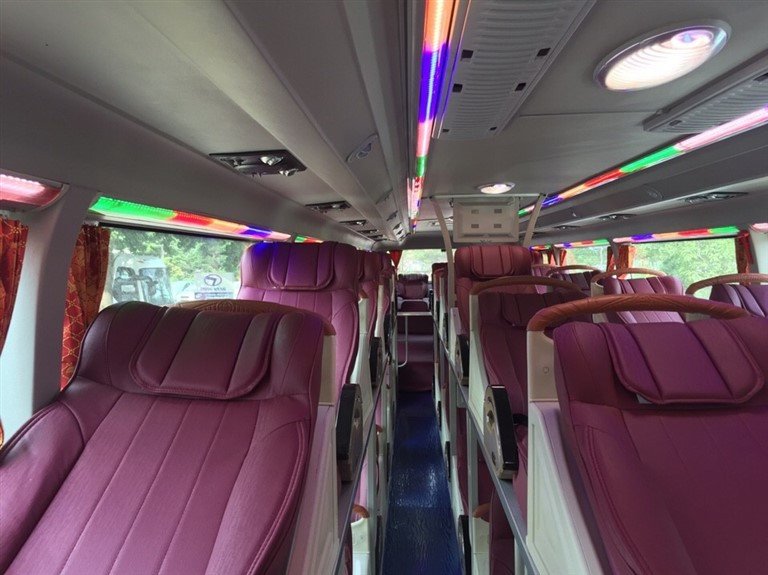 Không gian giường nằm điều chỉnh độ nghiêng trên xe Vạn Lực Tùng.