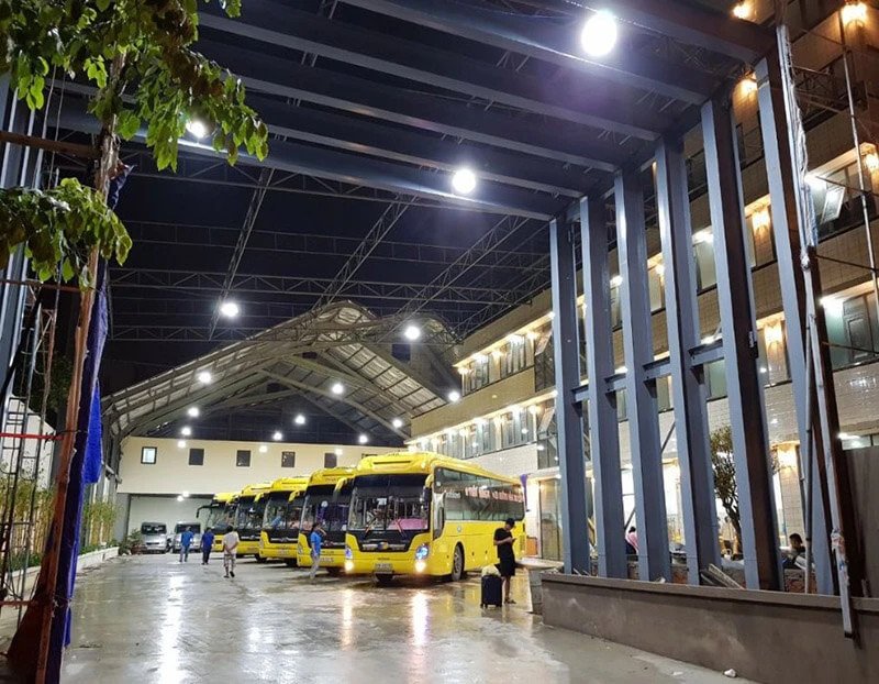 Không gian nội thất sạch sẽ và tiện nghi trên xe giường nằm của nhà xe Tuấn Hưng