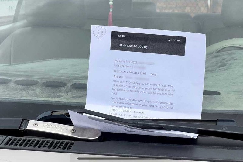 Khu vực chờ làm thủ tục đăng kiểm tại trung tâm