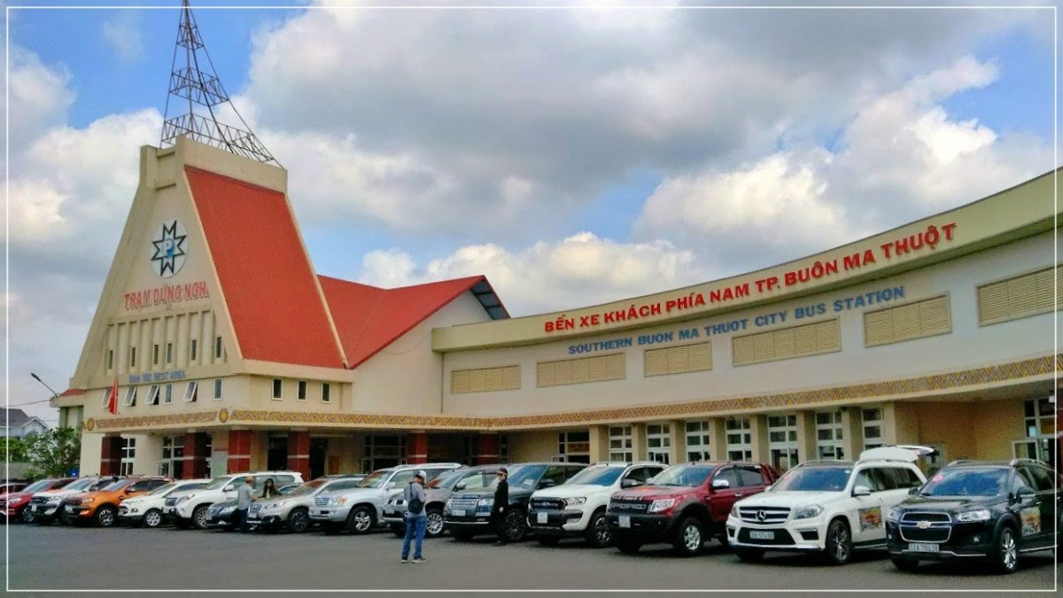 Khu vực cổng chính của bến xe phía Nam Buôn Ma Thuột