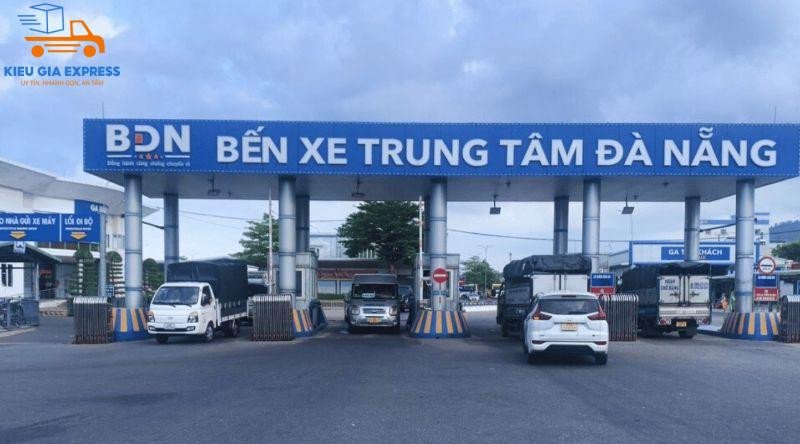 Khu vực gửi xe máy tại bến xe lớn ở Đà Nẵng