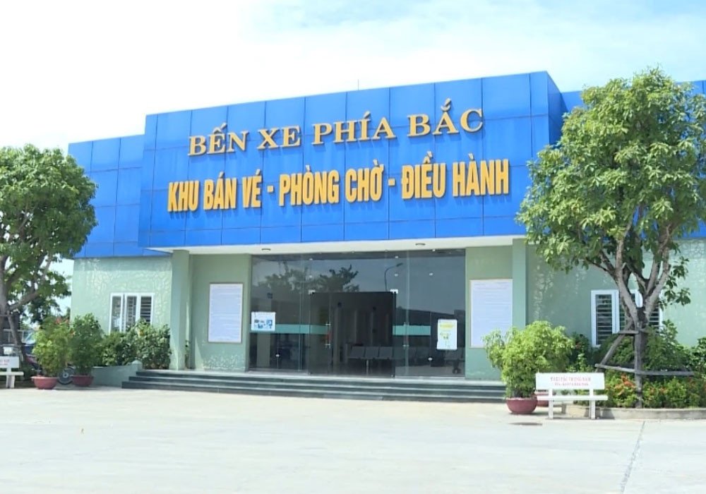 Khu vực phòng chờ sạch sẽ, hiện đại, hỗ trợ hành khách mua vé dễ dàng