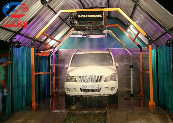 Khu vực rửa xe máy tự động với thiết bị hiện đại