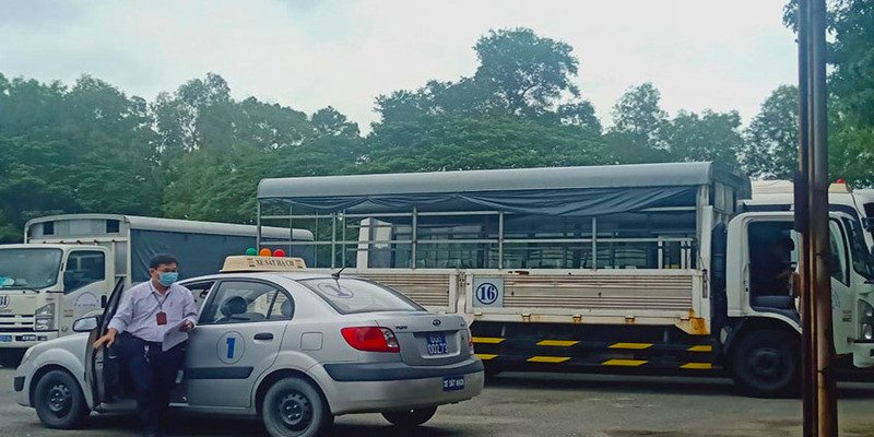 Khu vực thi lý thuyết và thực hành bằng lái xe