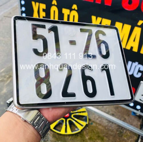 Khung biển số xe máy được ép tràn viền tinh tế