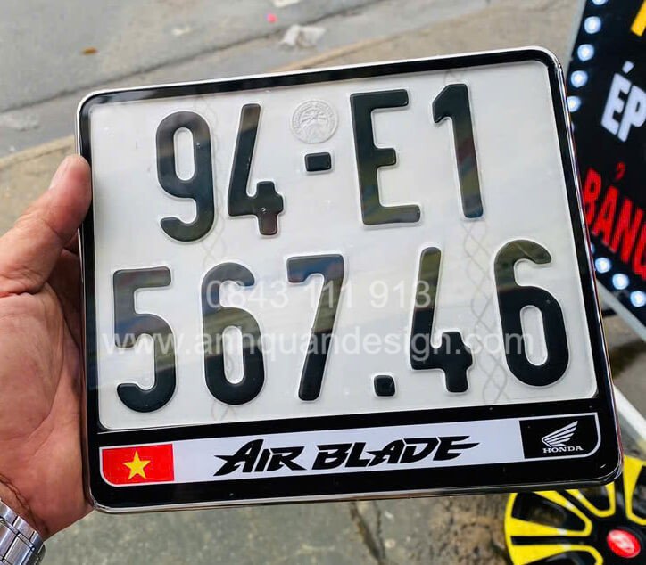 Khung Biển Số Xe Máy Lắp Đặt Trên Xe Tay Ga Cao Cấp