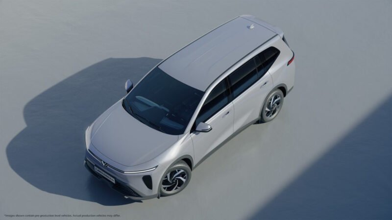 Khung cảnh bên trong xe điện 7 chỗ VinFast Limo Green