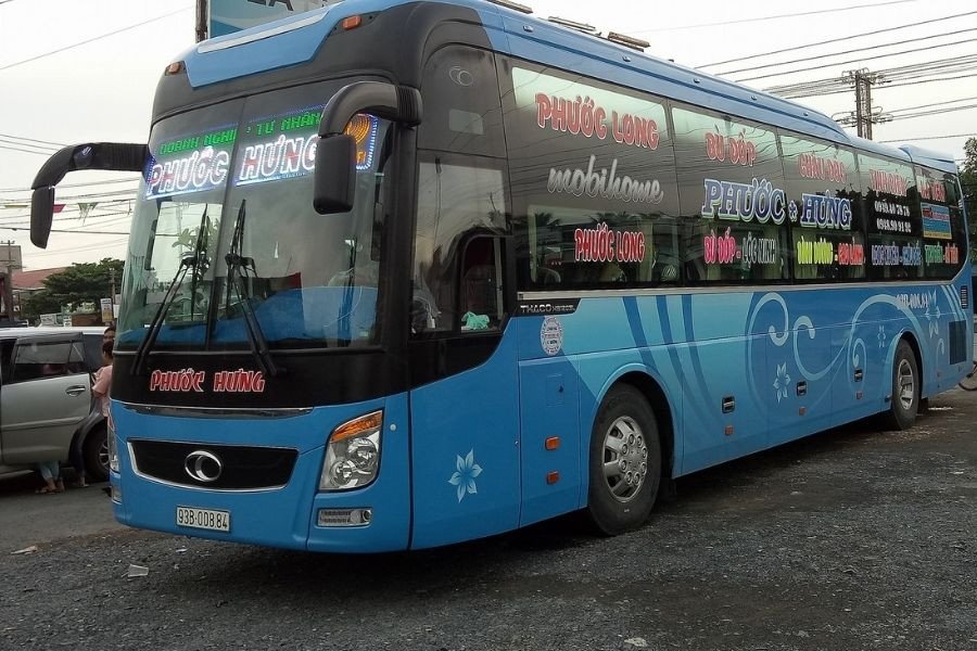 Tra Cứu Số Điện Thoại Xe Phước Hưng Chi Tiết Nhất Khung cảnh xe Phước Hưng tại bến xe Cà Mau vào buổi sáng sớm