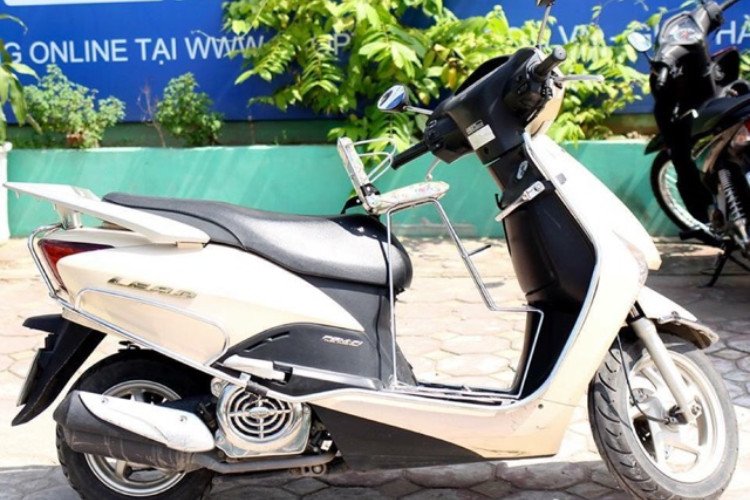 Khung ghế ngồi xe máy chắc chắn đảm bảo an toàn cho bé