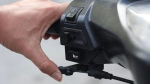 Kiểm tra cơ cấu khởi động xe máy bị lỗi