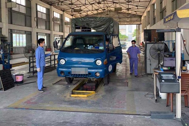Kiểm tra kỹ thuật xe ô tô tại trung tâm đăng kiểm