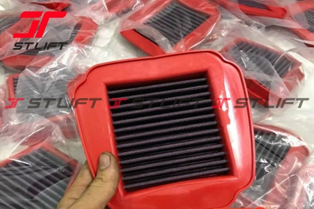 Kiểm tra lọc gió xe máy sau khi đi mưa