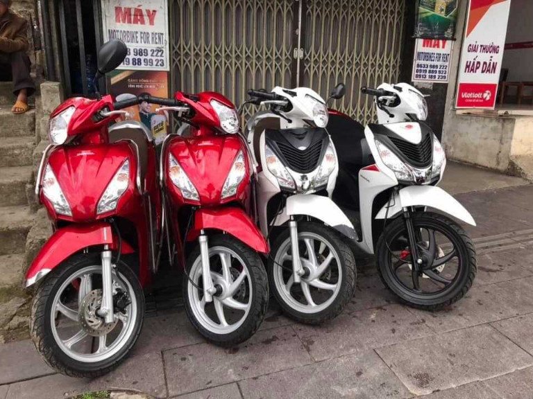 Kiểm tra lốp xe máy trước khi khởi hành