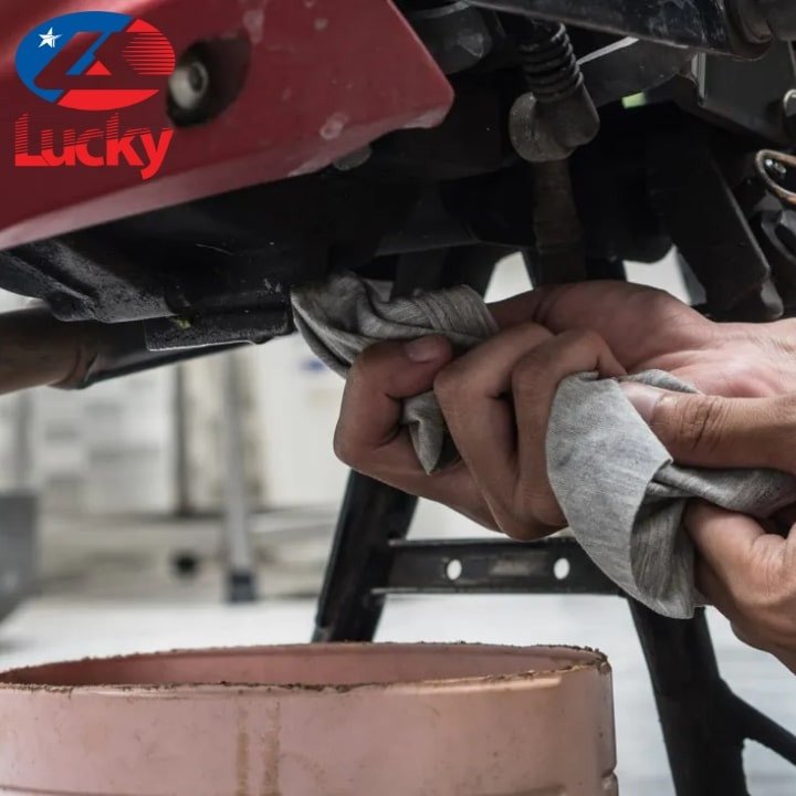 Kiểm tra mức dầu xe máy sau khi thay thế