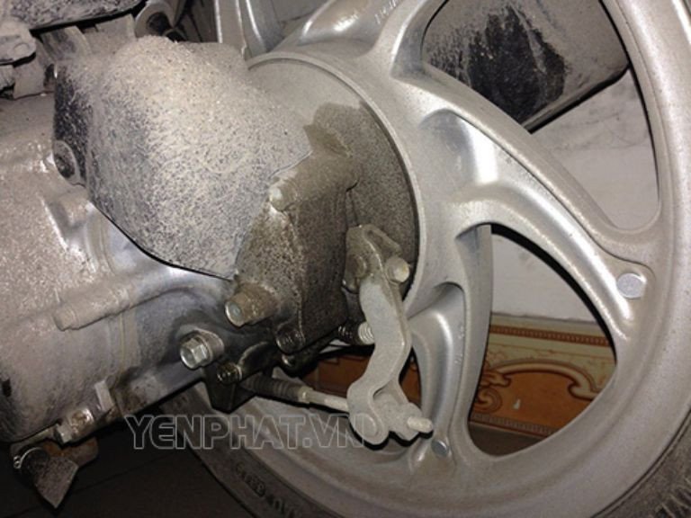 Kiểm tra phanh xe là bước không thể thiếu