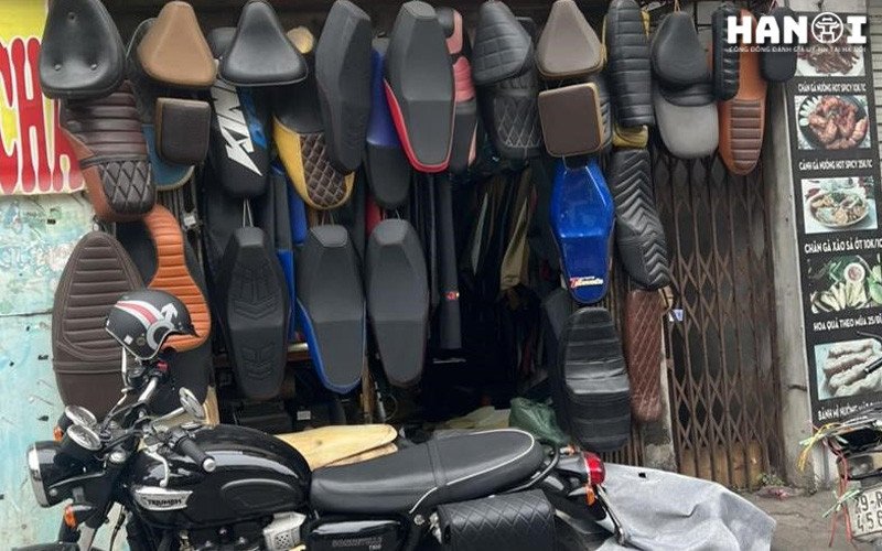 Kỹ thuật bọc yên xe máy chuyên nghiệp và tỉ mỉ