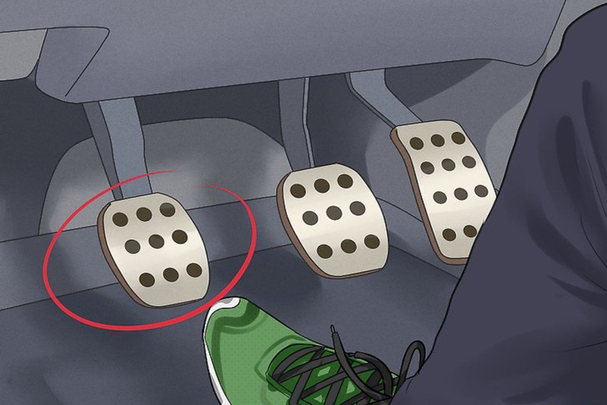 Kỹ thuật dừng xe trên dốc an toàn với xe số sàn