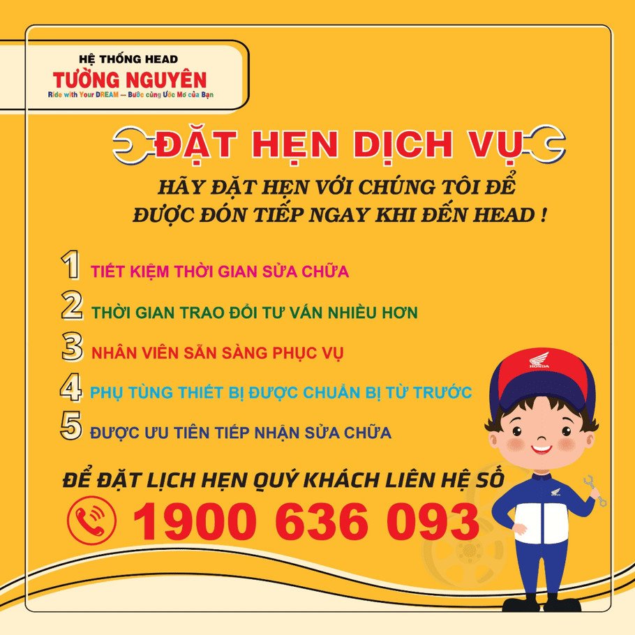 Kỹ thuật viên đang thao tác trên động cơ xe máy Honda