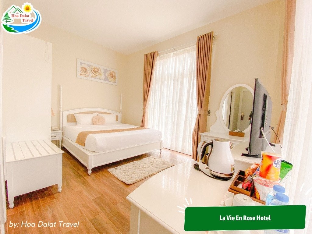 La Vie En Rose Hotel có phòng nghỉ sang trọng, tiện nghi gần bến xe Đà Lạt
