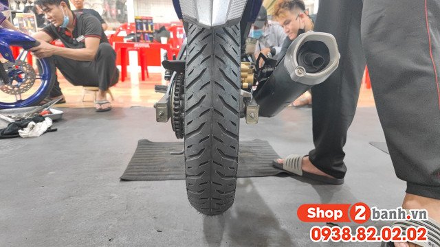 Lốp Michelin Pilot Street 2 với thiết kế gai sâu và rãnh thoát nước tối ưu