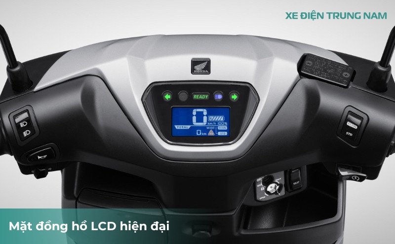 Mặt đồng hồ LCD hiển thị các thông số vận hành của xe điện Honda