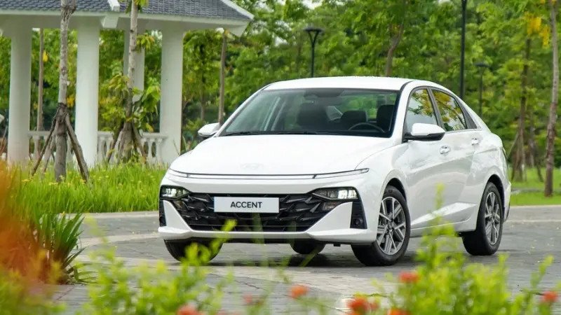 Mặt trước xe ô tô 5 chỗ với thiết kế hiện đại