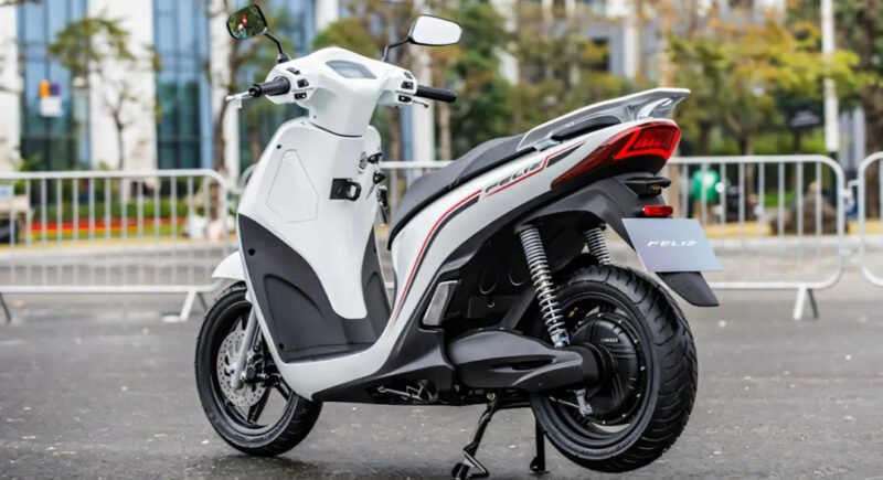 Mẫu xe điện VinFast Feliz S màu xanh với thiết kế bo tròn tinh tế