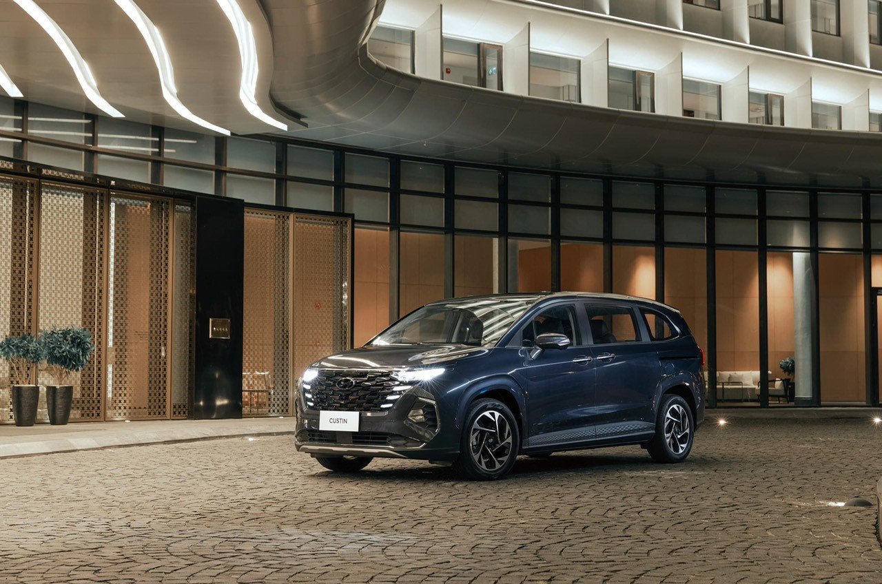 Mẫu xe Hyundai Custin MPV cỡ trung mới nhất