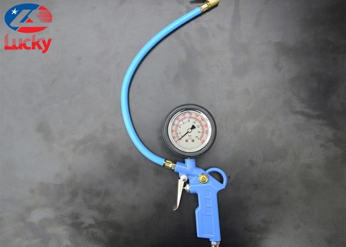 Máy nén khí và súng bơm lốp là thiết bị quan trọng trong bộ đồ nghề