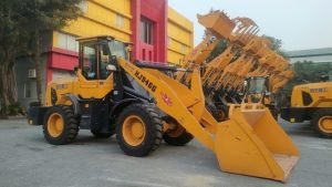 Máy xúc lật với cabin rộng rãi, thể hiện sự tiện nghi cho người lái