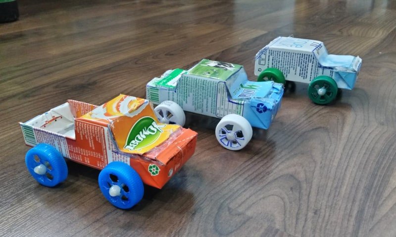 Mô hình xe ô tô sáng tạo từ hộp sữa và bìa cứng