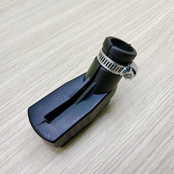 Mô tả chân chống xe máy có đệm cao su bảo vệ sàn nhà