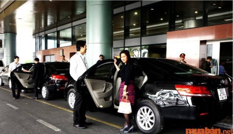 Mô tả công việc chi tiết của lái xe cho giám đốc nữ