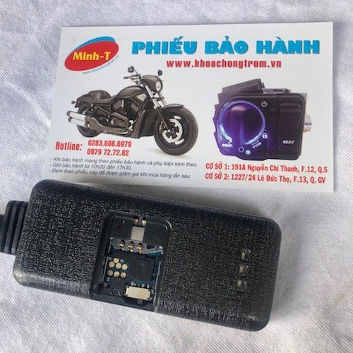 Mô tả hình ảnh về một chiếc xe máy được bảo vệ bởi hệ thống chống trộm