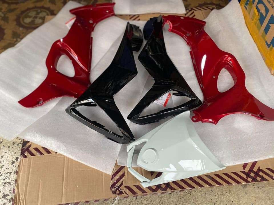 Một bộ phận động cơ xe máy SYM đang được kiểm tra kỹ thuật