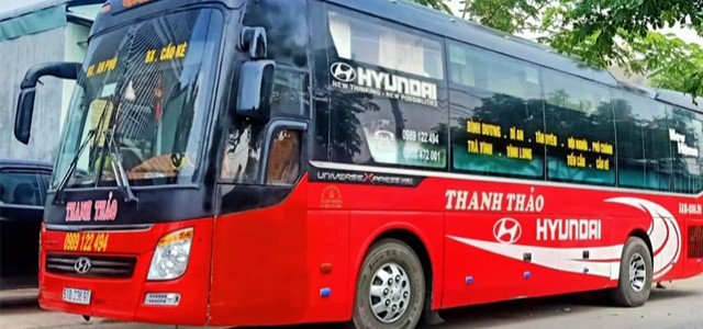 Một chiếc xe khách giường nằm hiện đại phục vụ tuyến Bình Dương đi Trà Vinh