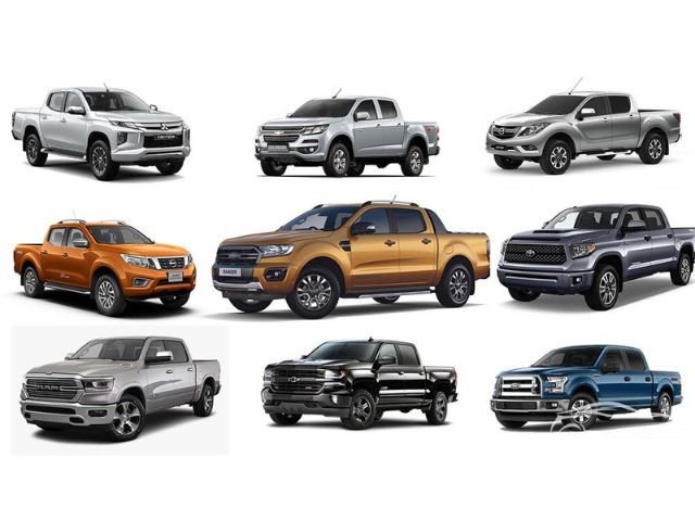 Một đoàn xe bán tải đang di chuyển trên đường