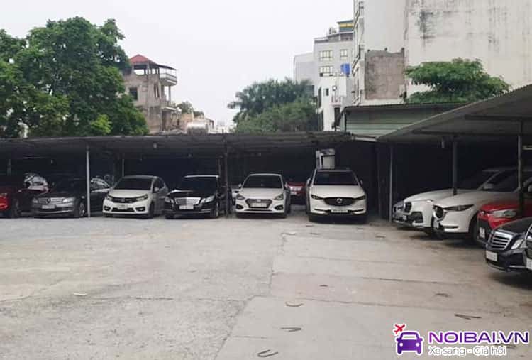 Một góc bãi giữ xe tại sân bay Tân Sơn Nhất