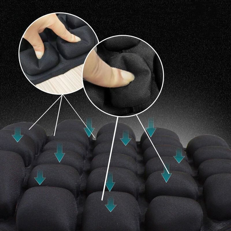 Một góc nhìn cận cảnh chi tiết cấu trúc và van bơm của đệm ngồi xe máy