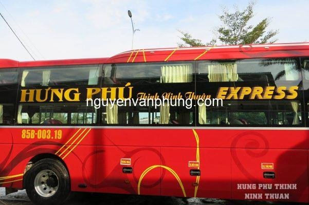 Một hình ảnh tổng thể về các văn phòng nhà xe lớn tại bến xe Miền Đông