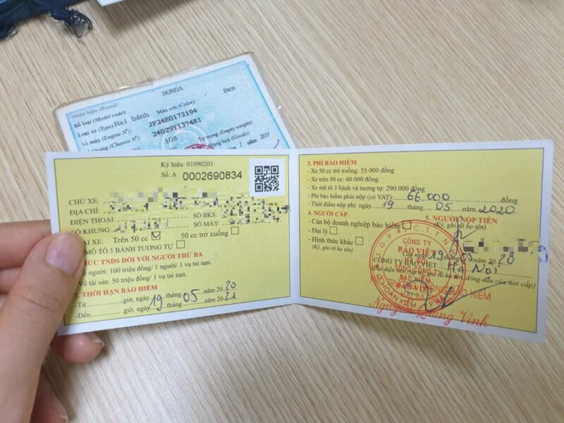 Mức phạt đối với lỗi không mang hoặc không có bảo hiểm xe máy bắt buộc năm 2025