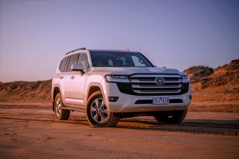 Ngoại thất mạnh mẽ của Toyota Land Cruiser 2022
