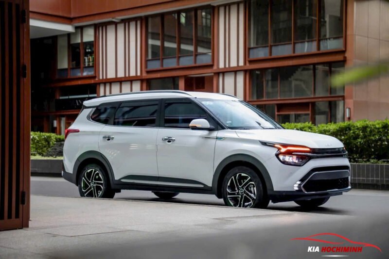 Ngoại thất năng động của xe Kia Carens 7 chỗ