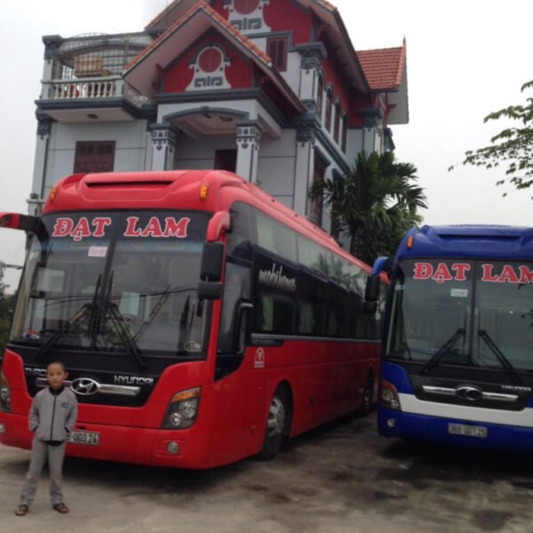 Ngoại thất xe khách Đạt Lam tuyến Hải Phòng - Thanh Hóa sạch sẽ, hiện đại